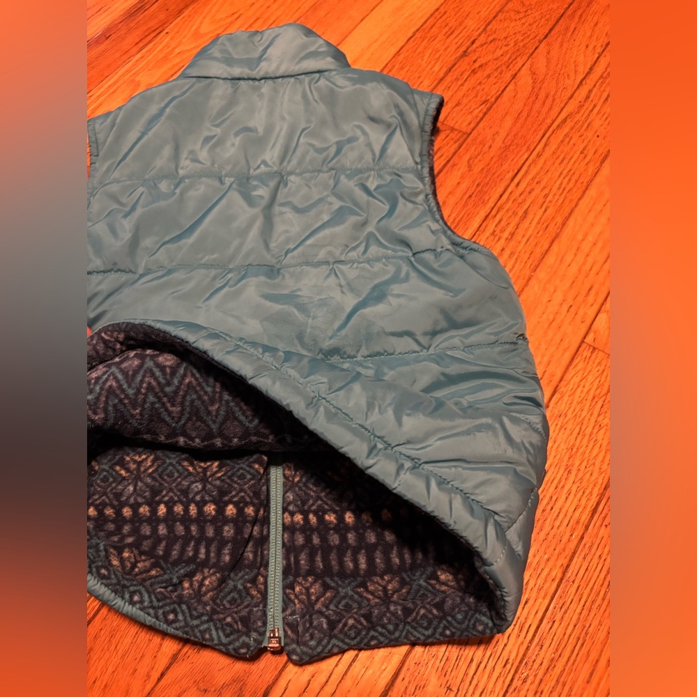 Columbia puffy vest. Reversible. Sz kids xs 6/7.